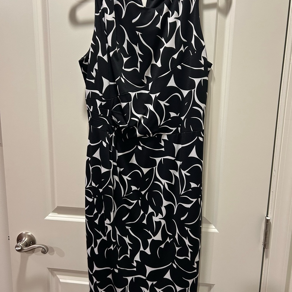 MSK Black and White Leaf Print Midi Dress Size 12?